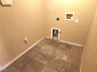 Spacious 4-Bedroom Pool Home in Desirable Gator Circle! Welcome - photo 17