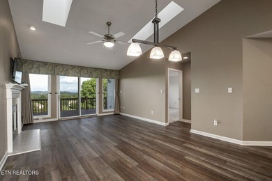 This beautiful, high-quality townhouse offers stunning Smoky - photo 19