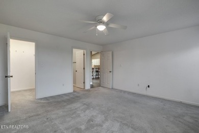 This beautiful, high-quality townhouse offers stunning Smoky - photo 21