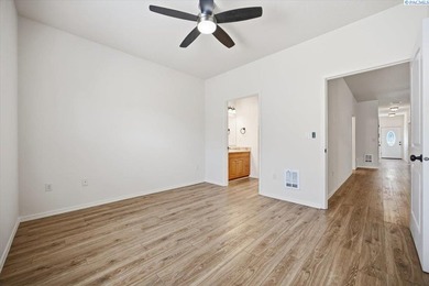 MLS# 292991 Beautifully maintained one-story townhome featuring - photo 21