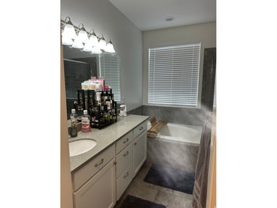 Beautiful Semi Custom Home, only floor plan in the neighborhood - photo 22