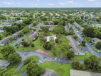 Welcome to 84 Conaskonk Circle in Royal Palm Beach, a bright and - photo 23