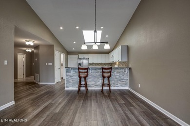 This beautiful, high-quality townhouse offers stunning Smoky - photo 24