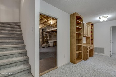 This beautiful, high-quality townhouse offers stunning Smoky - photo 27