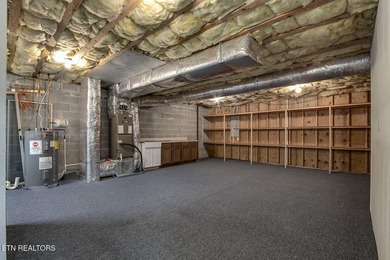 This beautiful, high-quality townhouse offers stunning Smoky - photo 28