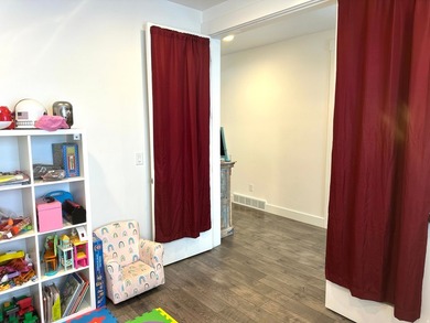 Beautiful Semi Custom Home, only floor plan in the neighborhood - photo 29