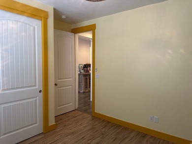 Beautiful Semi Custom Home, only floor plan in the neighborhood - photo 33