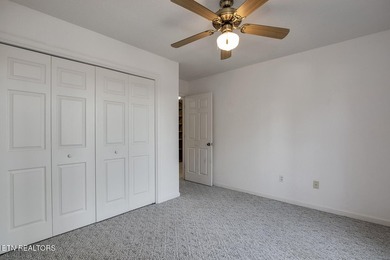 This beautiful, high-quality townhouse offers stunning Smoky - photo 35