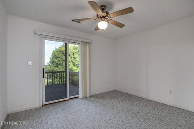 This beautiful, high-quality townhouse offers stunning Smoky - photo 36