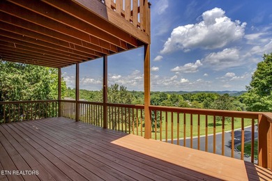 This beautiful, high-quality townhouse offers stunning Smoky - photo 37