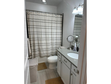 Beautiful Semi Custom Home, only floor plan in the neighborhood - photo 37