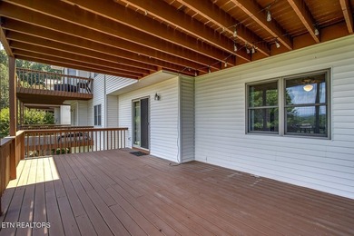 This beautiful, high-quality townhouse offers stunning Smoky - photo 38