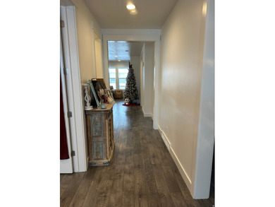 Beautiful Semi Custom Home, only floor plan in the neighborhood - photo 38