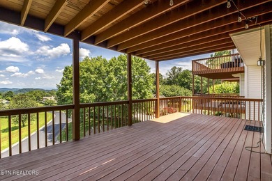 This beautiful, high-quality townhouse offers stunning Smoky - photo 39