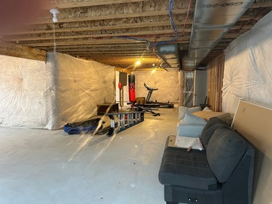 Beautiful Semi Custom Home, only floor plan in the neighborhood - photo 46