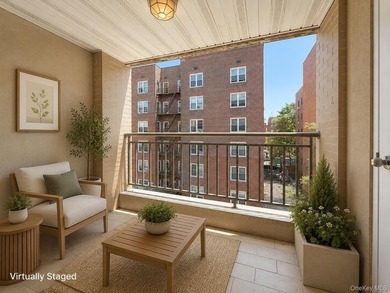Welcome to this bright and well-maintained south-facing - photo 2