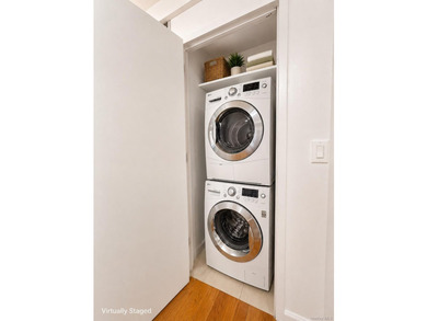 Welcome to this bright and well-maintained south-facing - photo 7