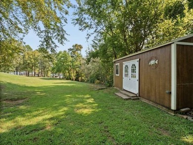 Lake Living at Its Finest! Discover this stunning 4-bedroom - photo 22