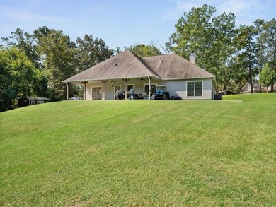 Lake Living at Its Finest! Discover this stunning 4-bedroom - photo 23
