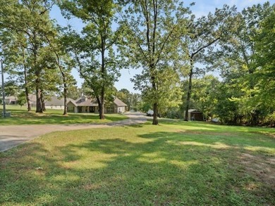 Lake Living at Its Finest! Discover this stunning 4-bedroom - photo 25