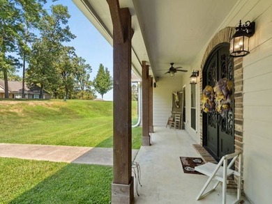 Lake Living at Its Finest! Discover this stunning 4-bedroom - photo 28