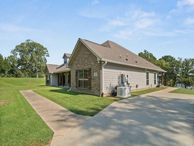 Lake Living at Its Finest! Discover this stunning 4-bedroom - photo 29