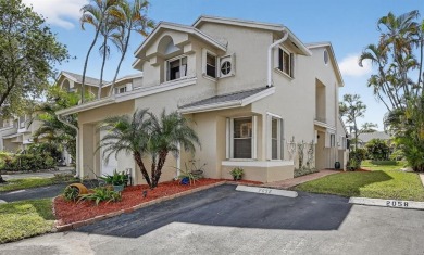 Lake Townhome/Townhouse For Sale in Deerfield Beach, Florida