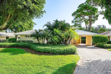 (private lake, pond, creek) Home For Sale in Boynton Beach Florida