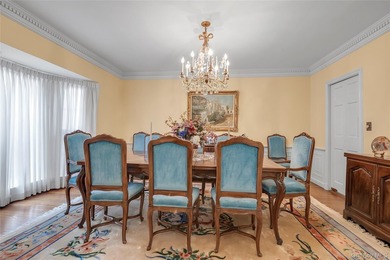 Welcome to 34 Soundview Crest! This classic, brick, center hall - photo 5