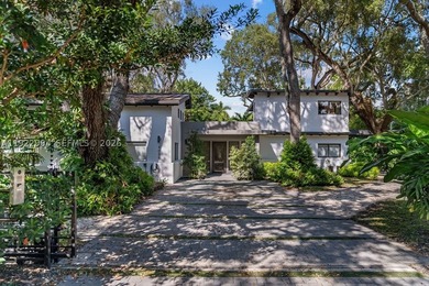 Experience a modern South Coconut Grove residence that perfectly - photo 14