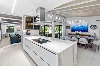 Experience a modern South Coconut Grove residence that perfectly - photo 22