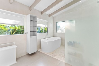 Experience a modern South Coconut Grove residence that perfectly - photo 30