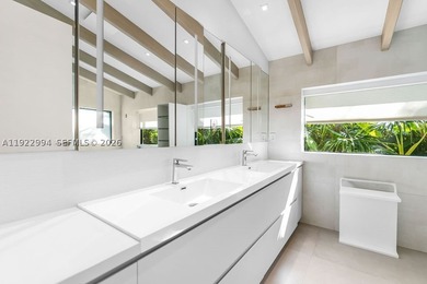 Experience a modern South Coconut Grove residence that perfectly - photo 31