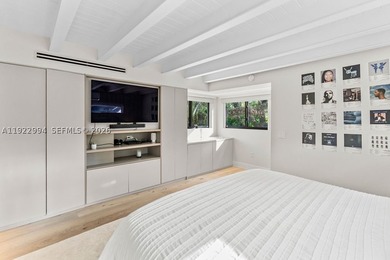 Experience a modern South Coconut Grove residence that perfectly - photo 36