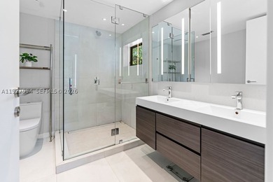 Experience a modern South Coconut Grove residence that perfectly - photo 37
