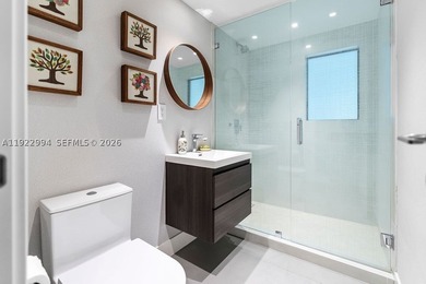 Experience a modern South Coconut Grove residence that perfectly - photo 44