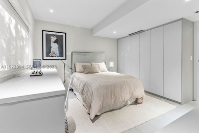 Experience a modern South Coconut Grove residence that perfectly - photo 46