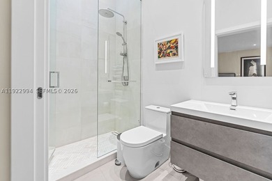 Experience a modern South Coconut Grove residence that perfectly - photo 47