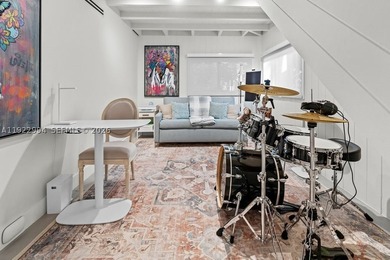 Experience a modern South Coconut Grove residence that perfectly - photo 50
