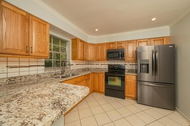 Welcome to this beautifully maintained family home offering - photo 17