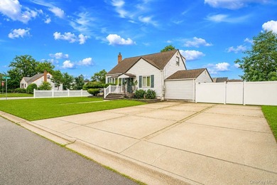 Welcome to this beautifully maintained Expanded Cape nestled in - photo 2