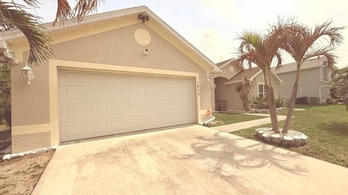 Welcome to this beautifully maintained Port St. Lucie home - photo 2