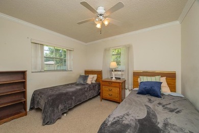 Welcome to this beautifully maintained family home offering - photo 32