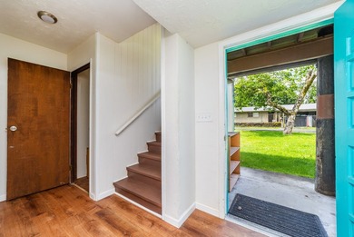 Tucked away in the lush Hawaiian Beaches community, just minutes - photo 3