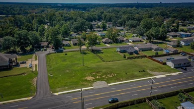 Prime Commercial Lot on High-Traffic Kiehl Avenue! Endless - photo 9