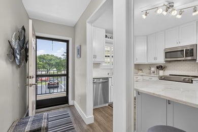 Beautifully fully renovated 2-bedroom, 2-bath condo situated in - photo 5