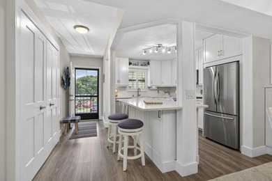 Beautifully fully renovated 2-bedroom, 2-bath condo situated in - photo 6