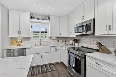 Beautifully fully renovated 2-bedroom, 2-bath condo situated in - photo 9