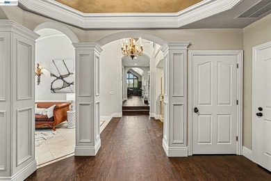 Beautifully maintained and designed, this executive home offers - photo 4
