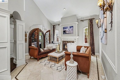 Beautifully maintained and designed, this executive home offers - photo 7